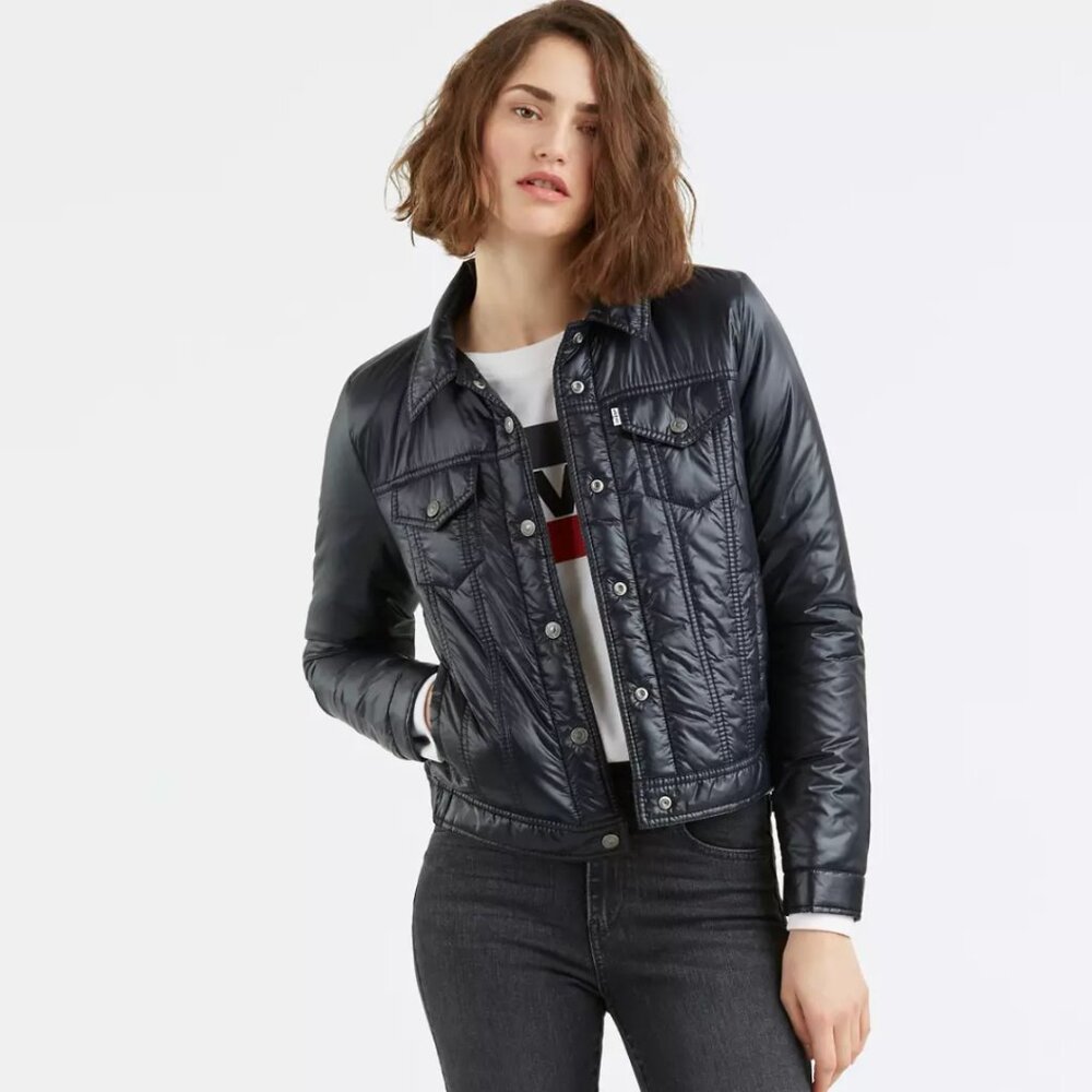 Levi's ORIGINAL PUFFER JACKET size M, runs small